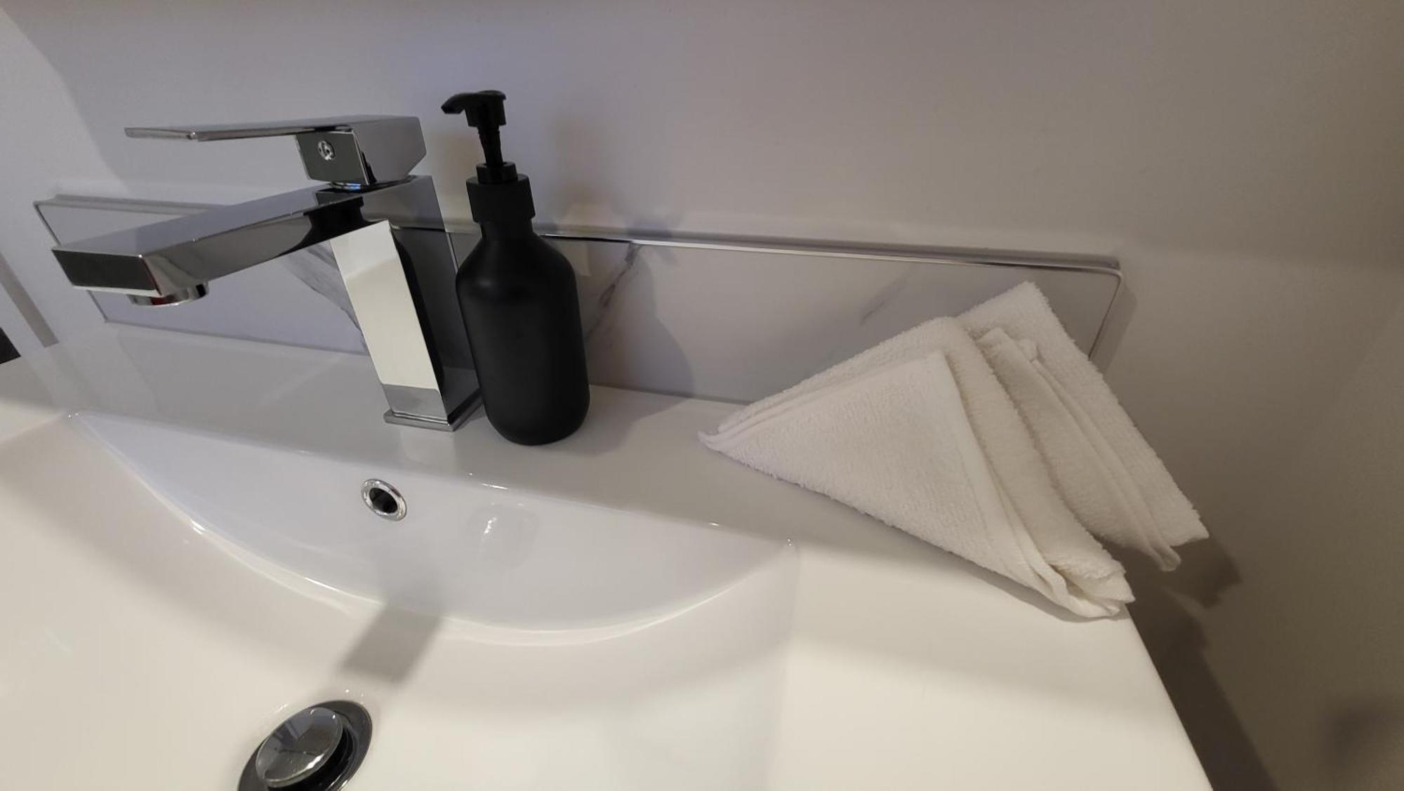 Townhouse In Cbd Apartment *